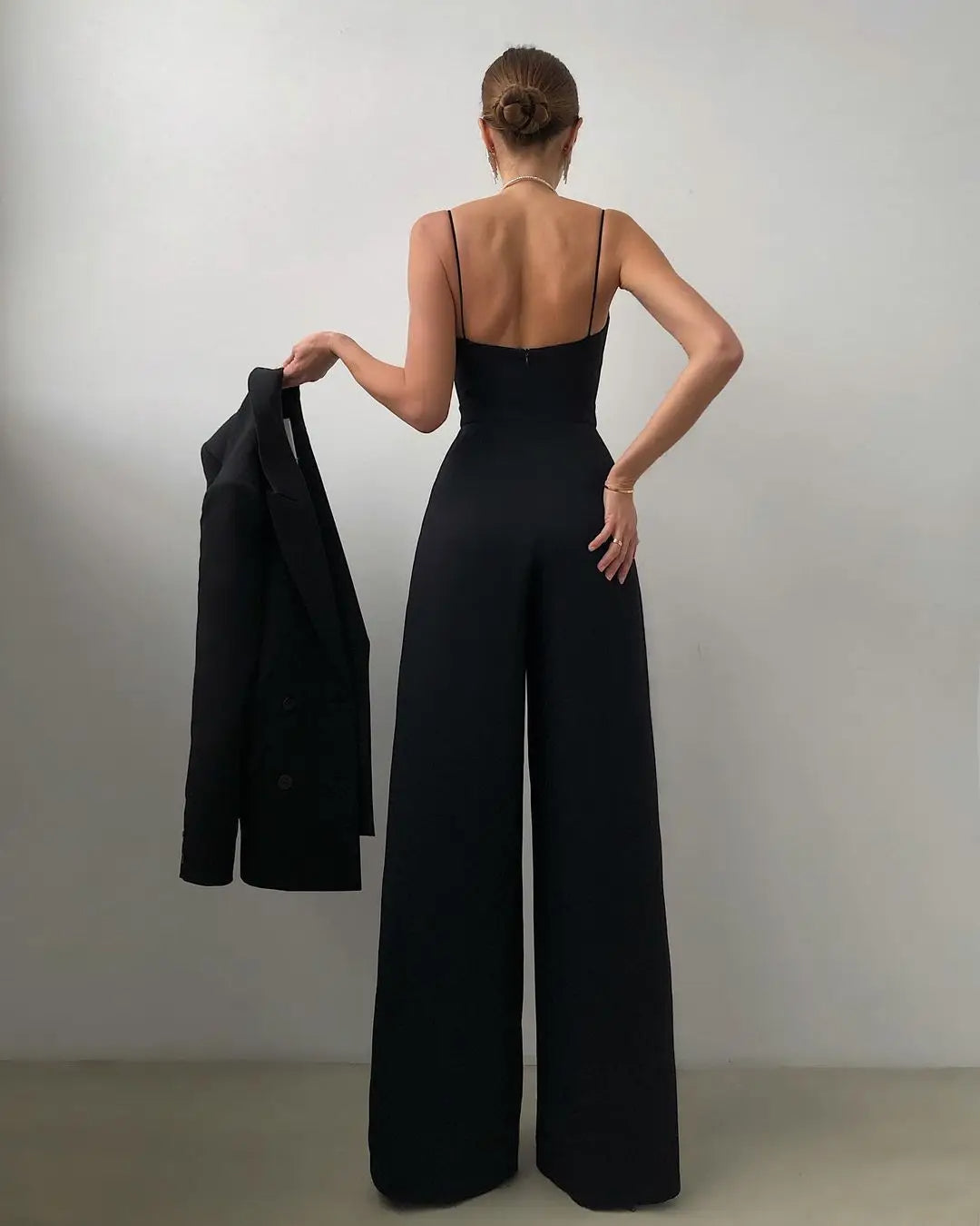 Ärmelloser Jumpsuit mit hoher Taille und weitem Bein