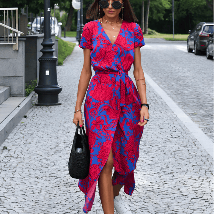 Damenkleid mit Schnürung und geteiltem Saum