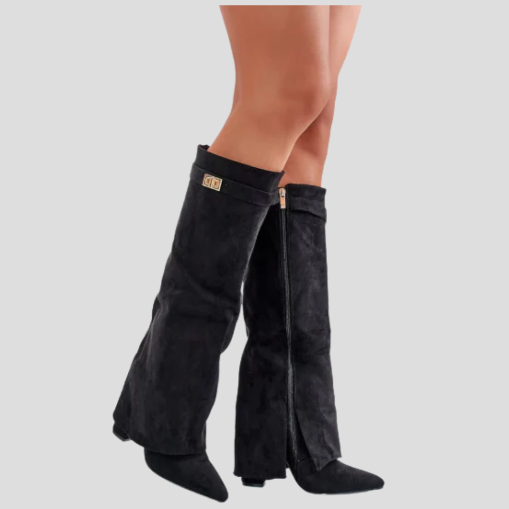 Hohe Stiefel mit Schulterklappe und Blockabsatz