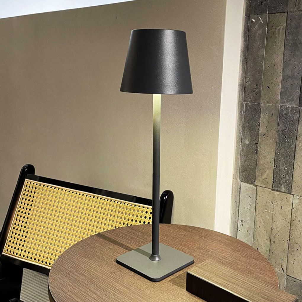 Moderne wiederaufladbare kabellose LED-Tischleuchte