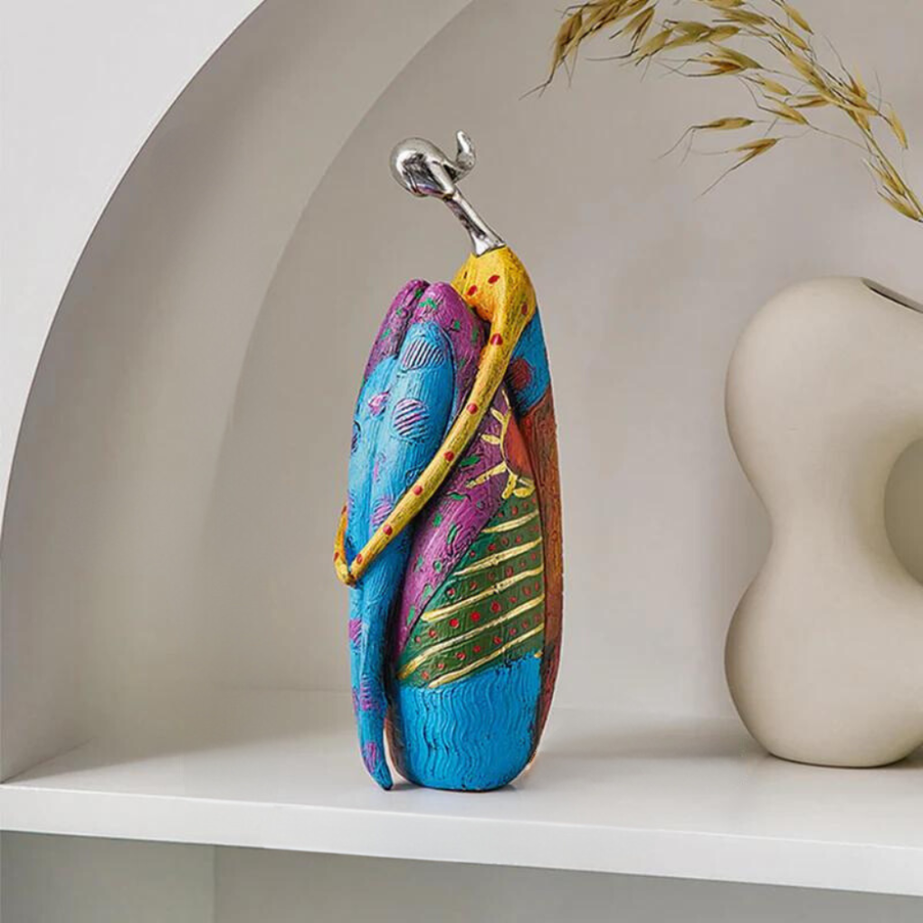 Künstlerische moderne abstrakte Frauenskulptur aus Kunstharz