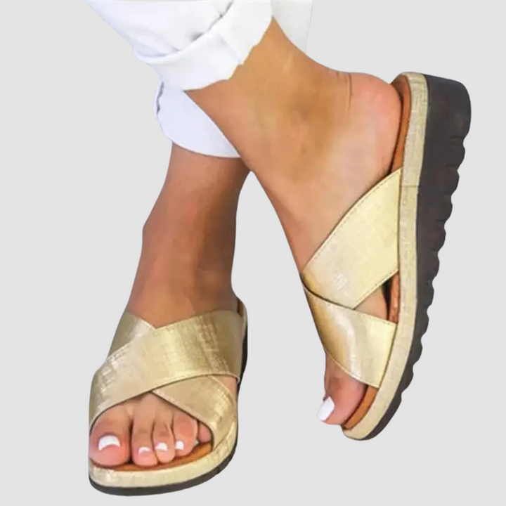 Bequeme Sommersandalen mit Plateau