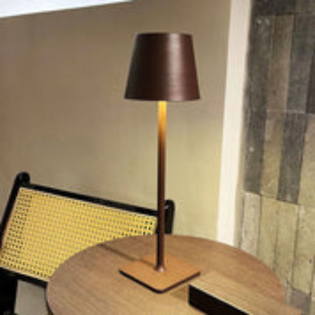Moderne wiederaufladbare kabellose LED-Tischleuchte