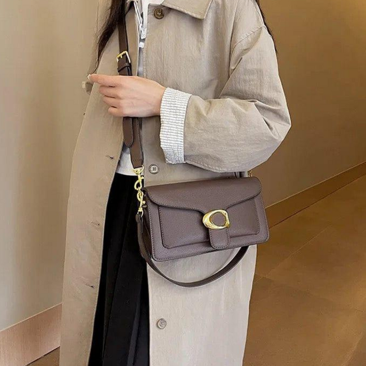 Klassische strukturierte Umhängetasche mit goldfarbener Schnalle