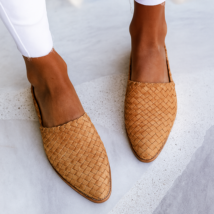 Flache Sandalen im britischen Retro-Stil