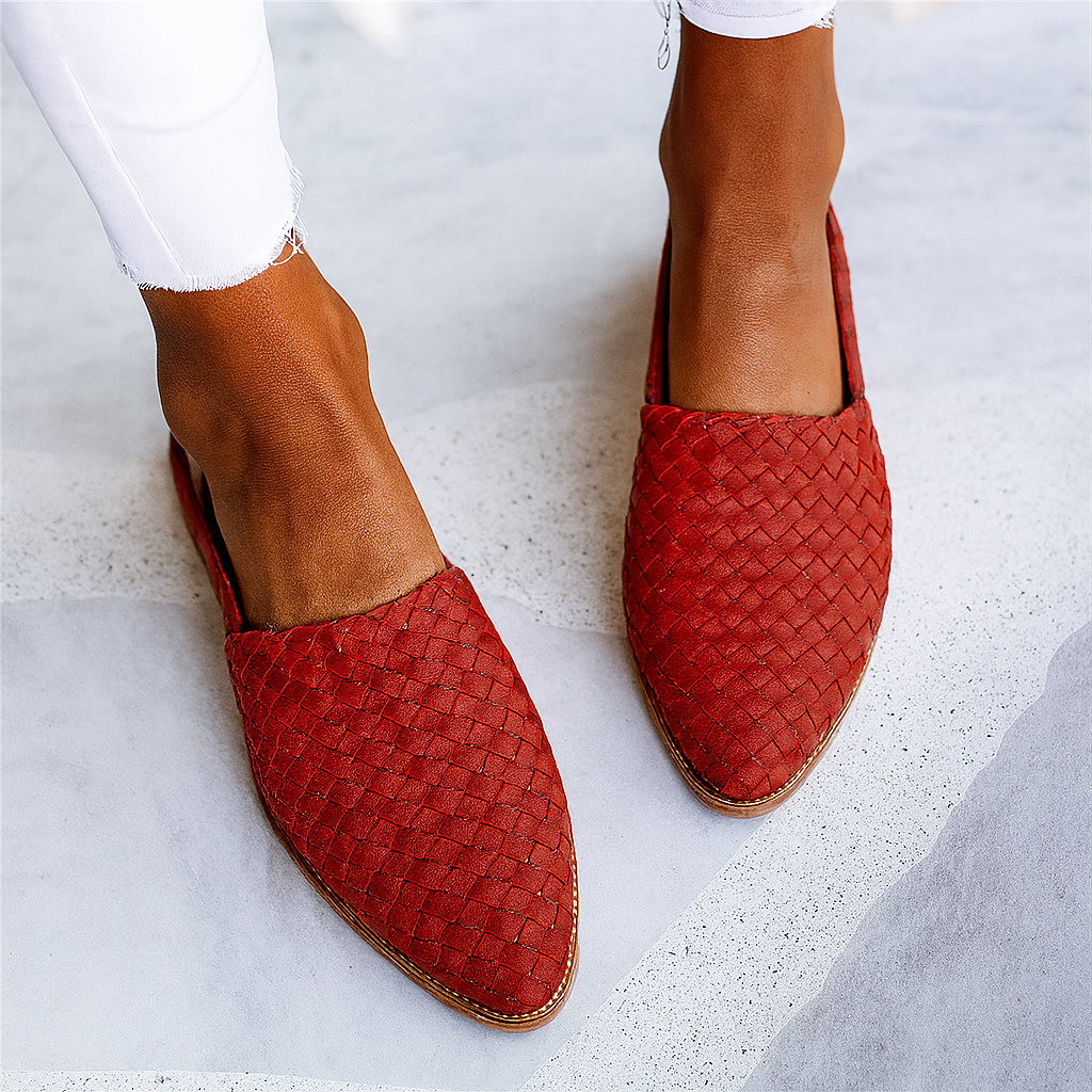 Flache Sandalen im britischen Retro-Stil