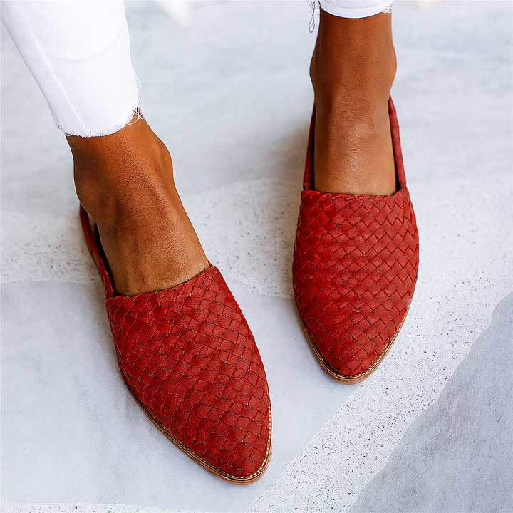 Flache Sandalen im britischen Retro-Stil