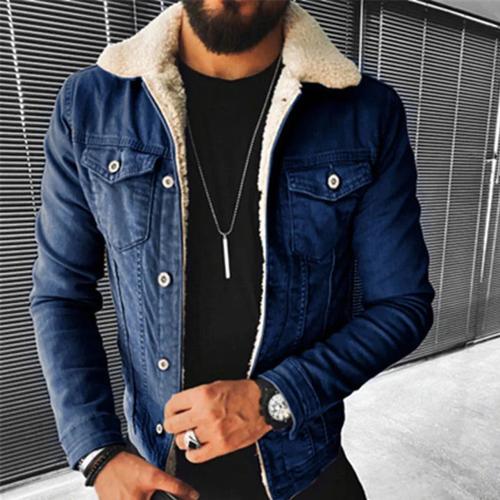 Zeitlose Jeansjacke mit klassischer Passform und urbanem Cool