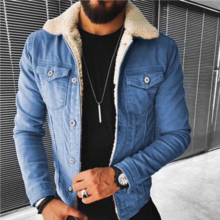 Zeitlose Jeansjacke mit klassischer Passform und urbanem Cool