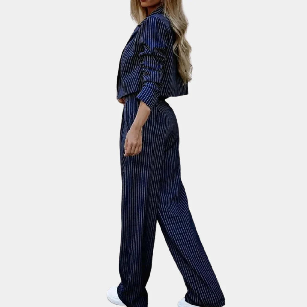 Zweiteiliges Damen-Set mit stilvollem Streifenmuster
