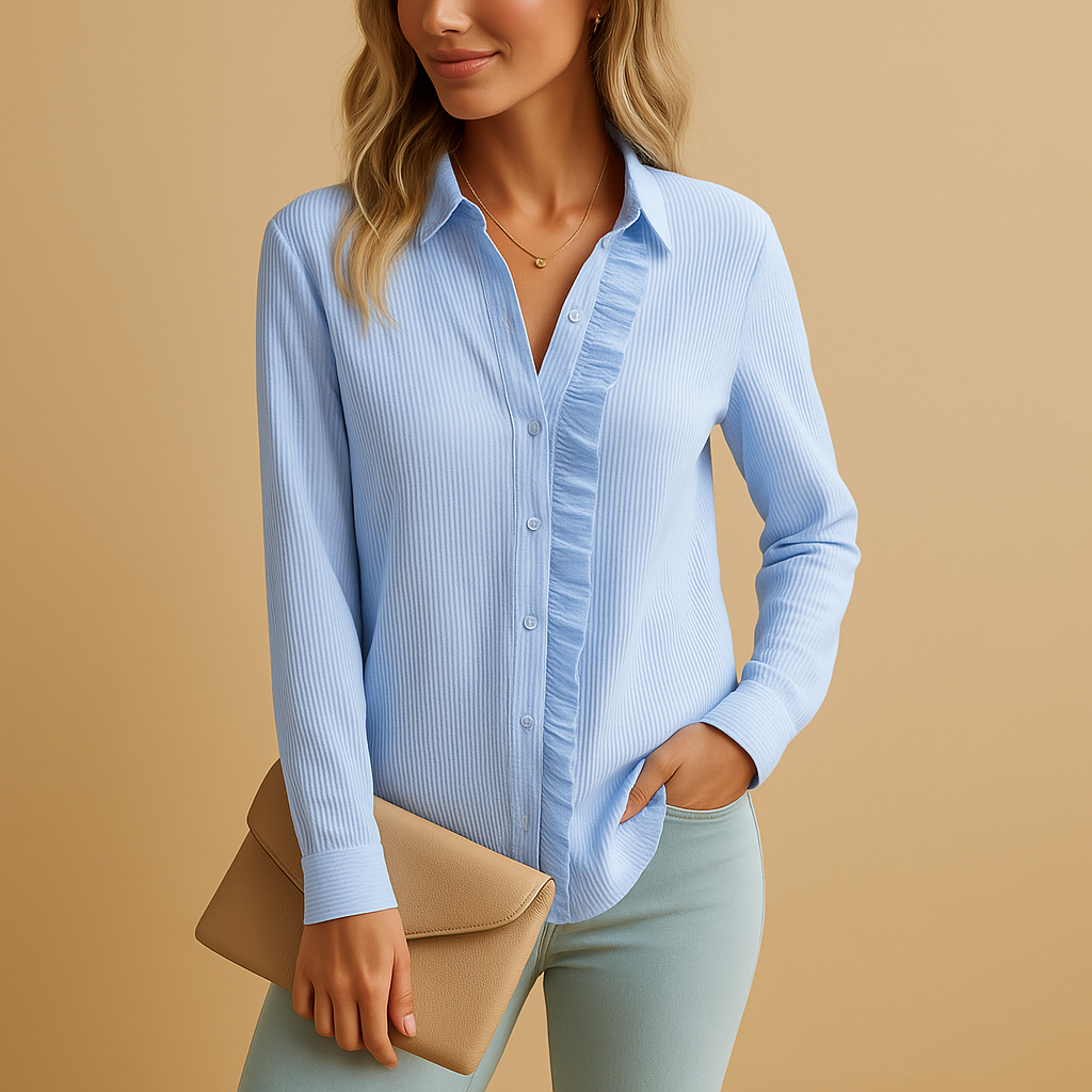 Gestreepte damesblouse met ruches en knoopsluiting, comfortabel en elegant voor casual en nette looks. Beschikbaar in zwart, wit, roze en blauw.