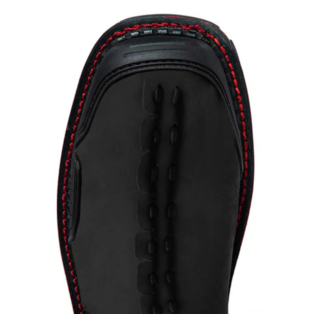 Herren-Stiefeletten mit Totenkopf-Akzent. Auffälliger Stil trifft auf alltäglichen Komfort