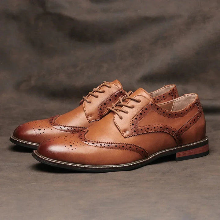Brogue-Oxford-Schnürschuhe aus Leder mit Flügelkappe